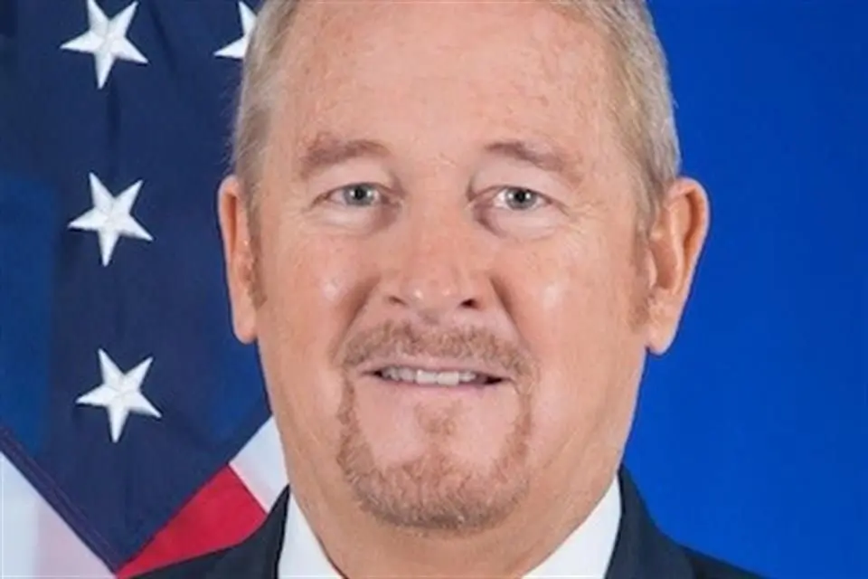 Este trágico incidente ha dejado un saldo devastador: un agente muerto y cuatro más heridos, lo que plantea serias preocupaciones sobre la seguridad pública en la región.